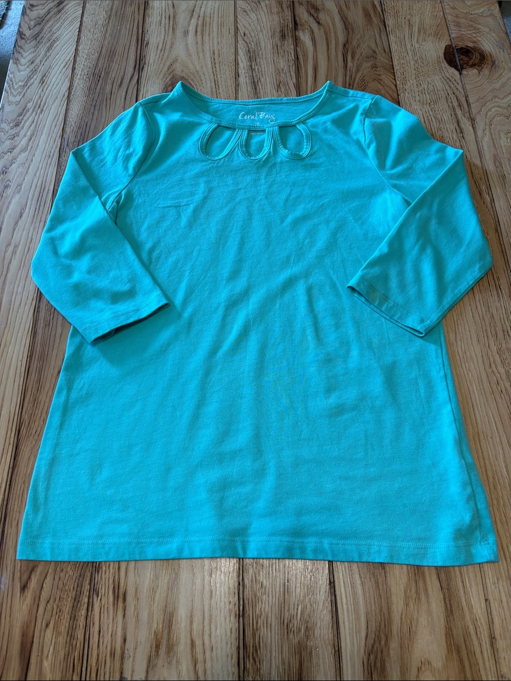 Coral Bay Teal 3/4 Sleeve Keyhole Detail Top